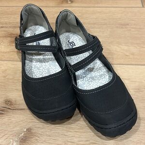 Jambi shoes size 8.5 M